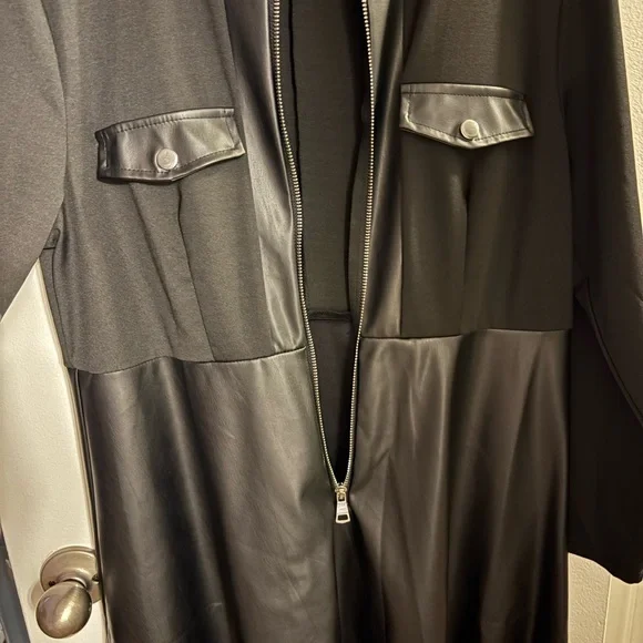 Elegant Black Zipper Dress - Picture 5 of 10